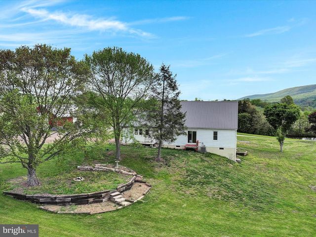 805 S CROSSROADS RD, Lykens, PA 17048