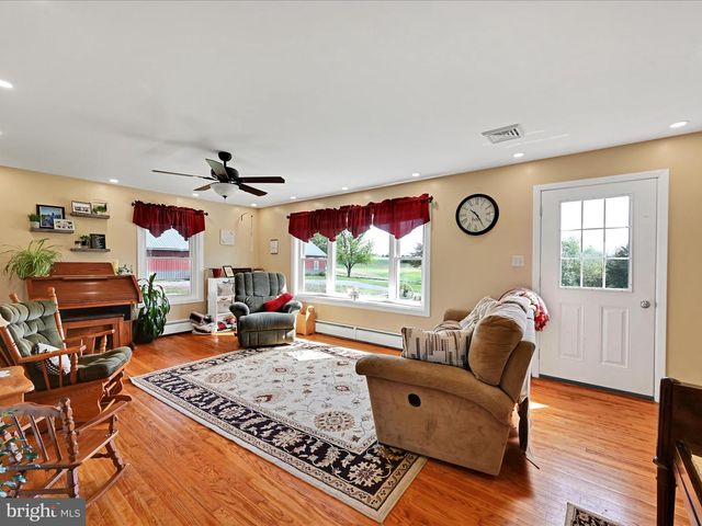 805 S CROSSROADS RD, Lykens, PA 17048