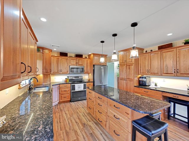 805 S CROSSROADS RD, Lykens, PA 17048