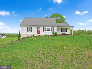 805 S CROSSROADS RD, Lykens, PA 17048