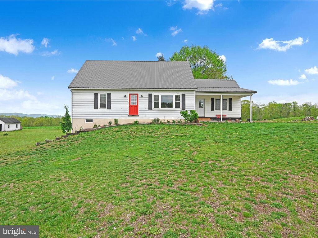 805 S CROSSROADS RD, Lykens, PA 17048
