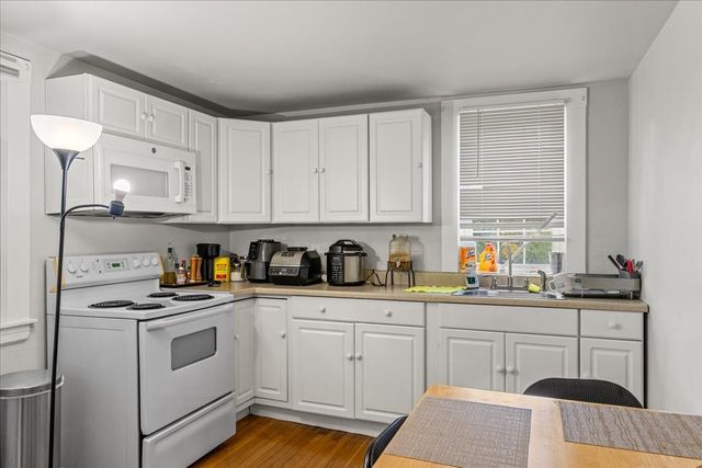 17 North Ave, Rockland, MA 02370