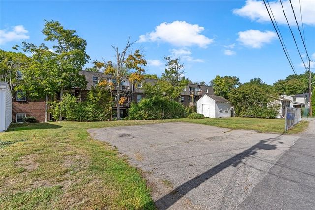 17 North Ave, Rockland, MA 02370