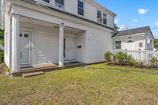17 North Ave, Rockland, MA 02370