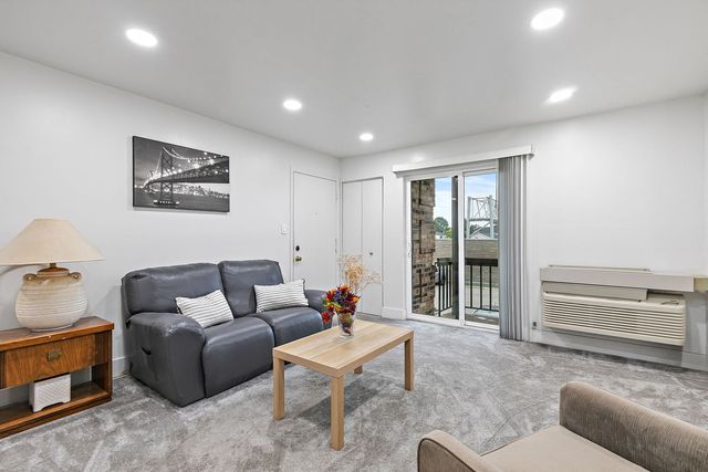 2249 Nichols Road 28D, Arlington Heights, IL 60004