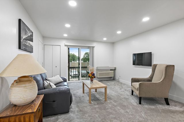 2249 Nichols Road 28D, Arlington Heights, IL 60004