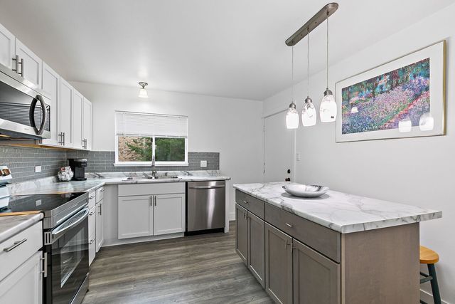 2249 Nichols Road 28D, Arlington Heights, IL 60004