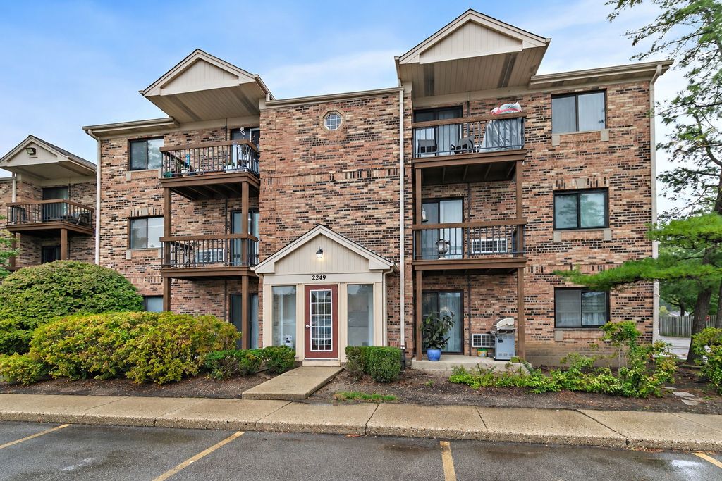2249 Nichols Road 28D, Arlington Heights, IL 60004