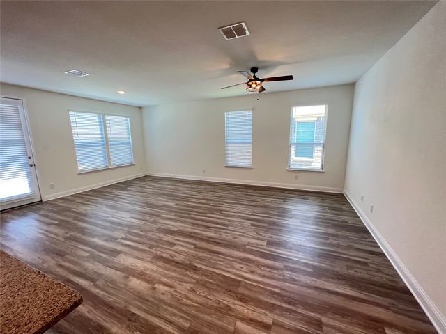 2605 Warren Lane, Aubrey, TX 76227