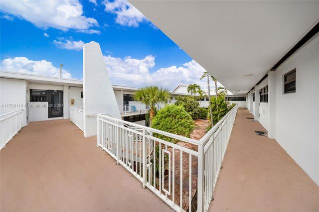 235 78th St, Miami Beach, FL 33141