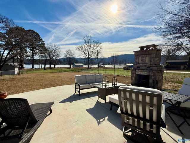 2505 Meadowwood Circle, Guntersville, AL 35976