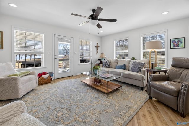 2505 Meadowwood Circle, Guntersville, AL 35976