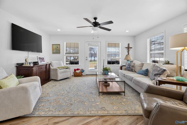 2505 Meadowwood Circle, Guntersville, AL 35976