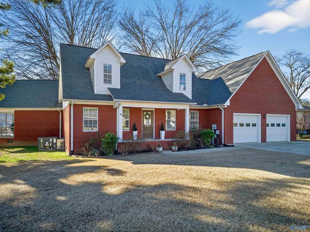 2505 Meadowwood Circle, Guntersville, AL 35976