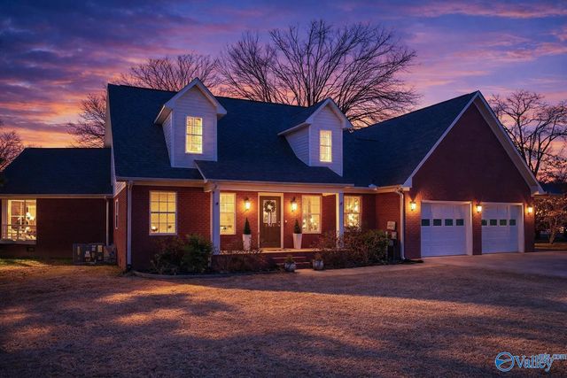 2505 Meadowwood Circle, Guntersville, AL 35976