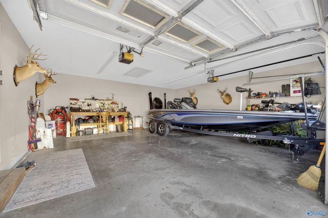 2505 Meadowwood Circle, Guntersville, AL 35976