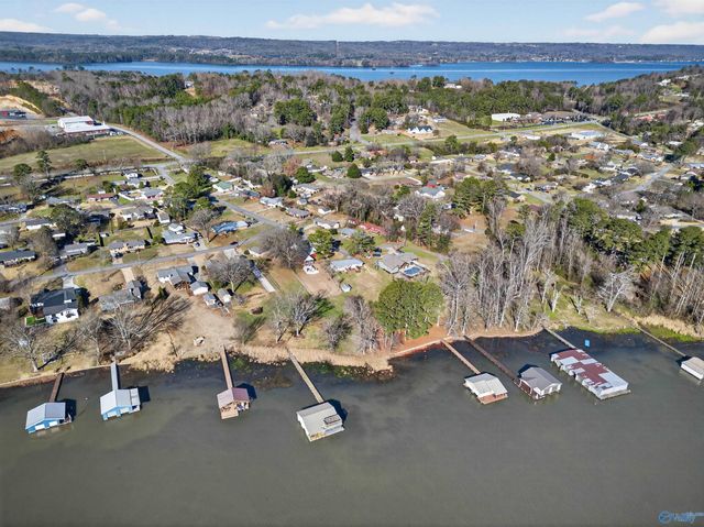 2505 Meadowwood Circle, Guntersville, AL 35976