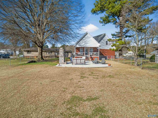 2505 Meadowwood Circle, Guntersville, AL 35976