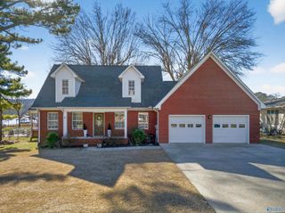 2505 Meadowwood Circle, Guntersville, AL 35976