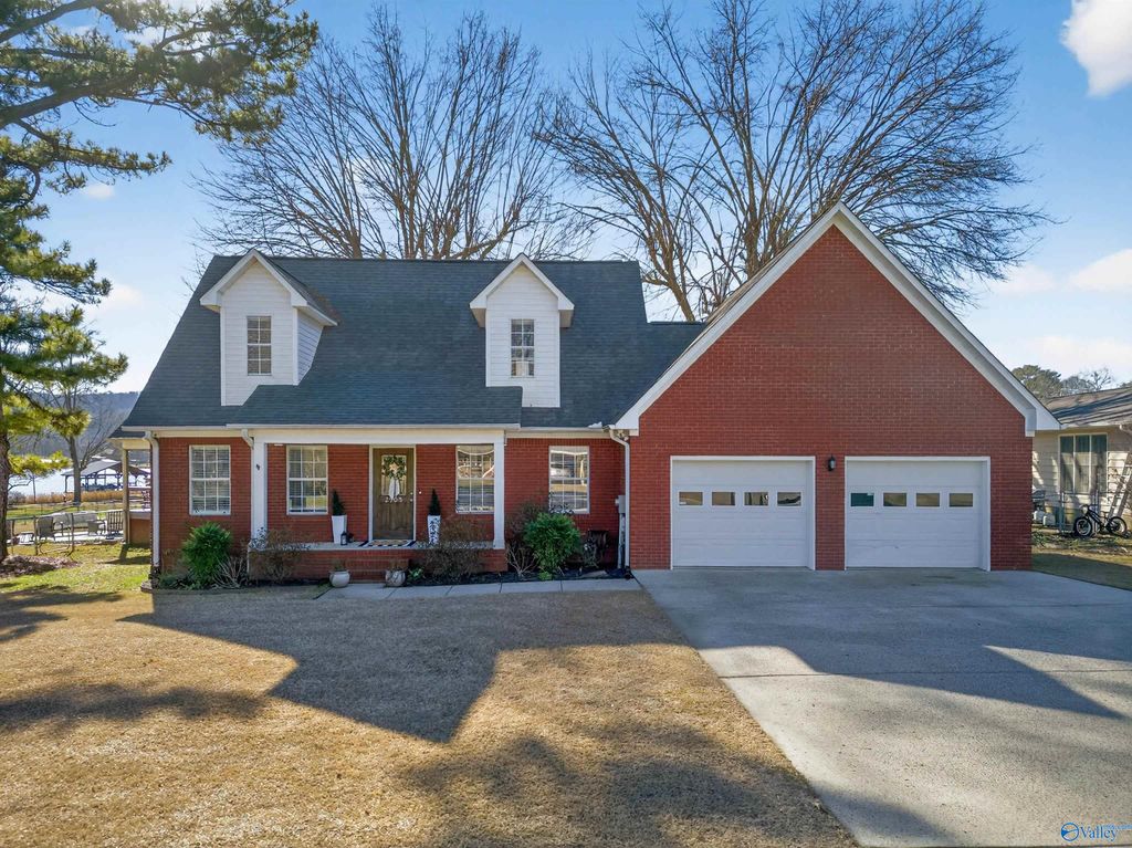 2505 Meadowwood Circle, Guntersville, AL 35976