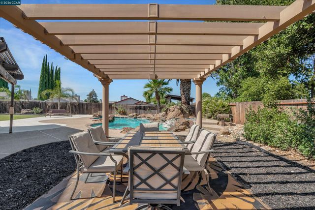 1806 Locke Court, Oakley, CA 94561