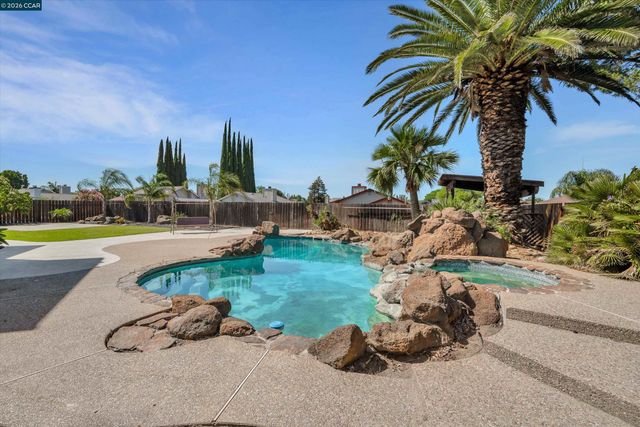 1806 Locke Court, Oakley, CA 94561