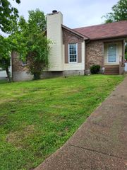 1524 Market Sq, Hermitage, TN 37076