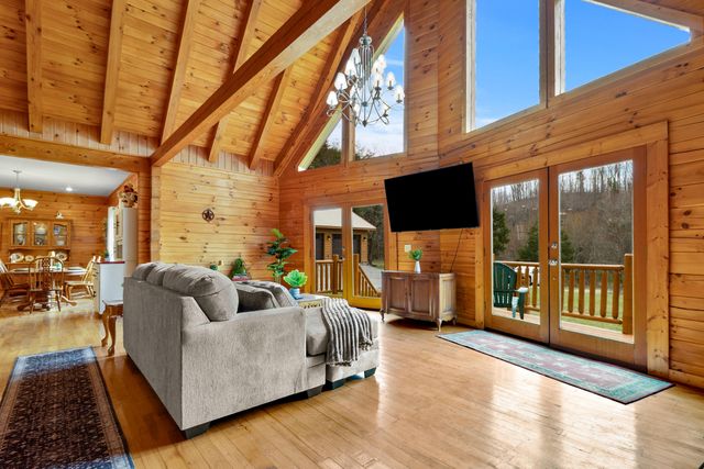 2062 Raccoon Creek Road, London, KY 40741
