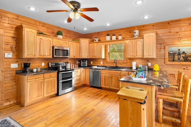 2062 Raccoon Creek Road, London, KY 40741