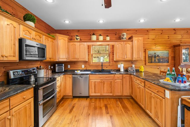 2062 Raccoon Creek Road, London, KY 40741