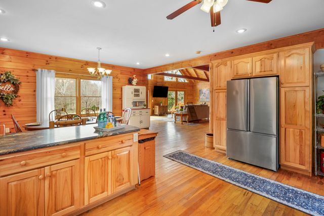 2062 Raccoon Creek Road, London, KY 40741