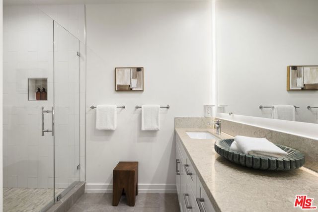 1041 N Spaulding Avenue 208, Los Angeles, CA 90046