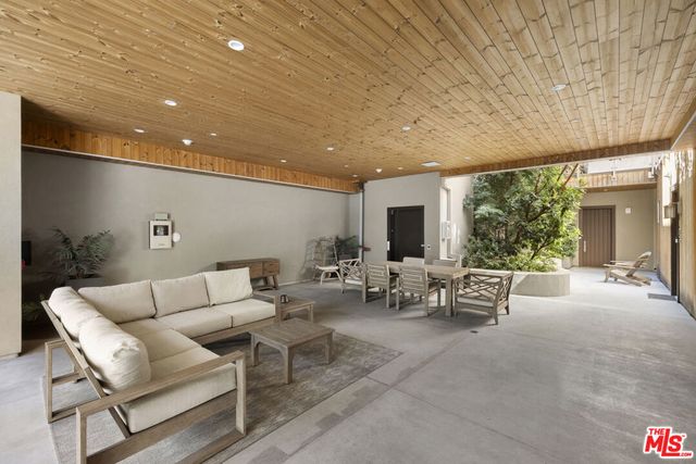 1041 N Spaulding Avenue 208, Los Angeles, CA 90046
