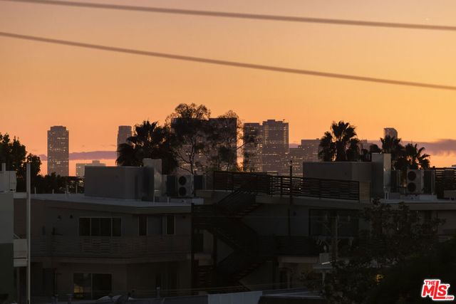 1041 N Spaulding Avenue 208, Los Angeles, CA 90046