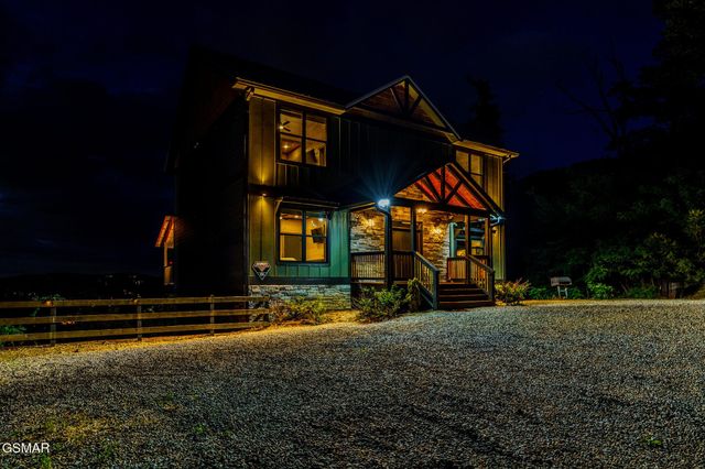 704 Topside Road, Gatlinburg, TN 37738