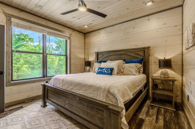 704 Topside Road, Gatlinburg, TN 37738