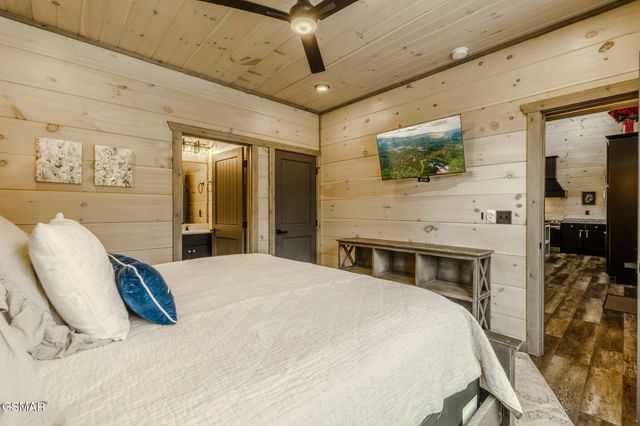 704 Topside Road, Gatlinburg, TN 37738