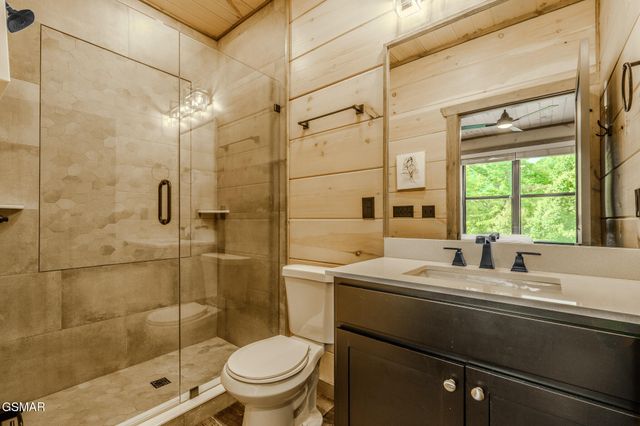 704 Topside Road, Gatlinburg, TN 37738
