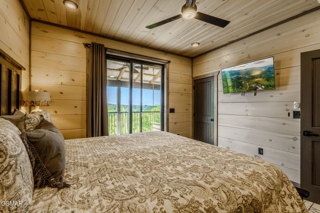 704 Topside Road, Gatlinburg, TN 37738