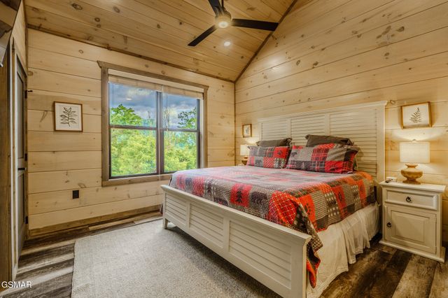 704 Topside Road, Gatlinburg, TN 37738