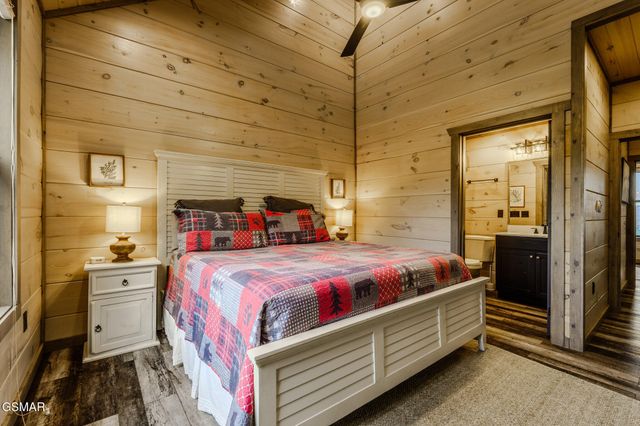 704 Topside Road, Gatlinburg, TN 37738