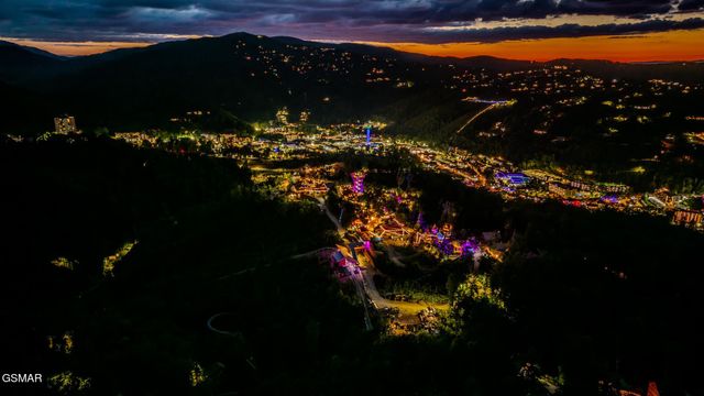 704 Topside Road, Gatlinburg, TN 37738
