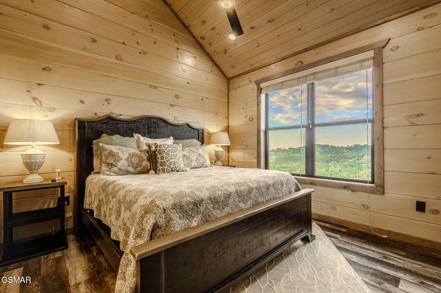 704 Topside Road, Gatlinburg, TN 37738