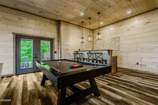 704 Topside Road, Gatlinburg, TN 37738