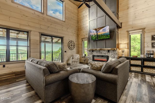 704 Topside Road, Gatlinburg, TN 37738