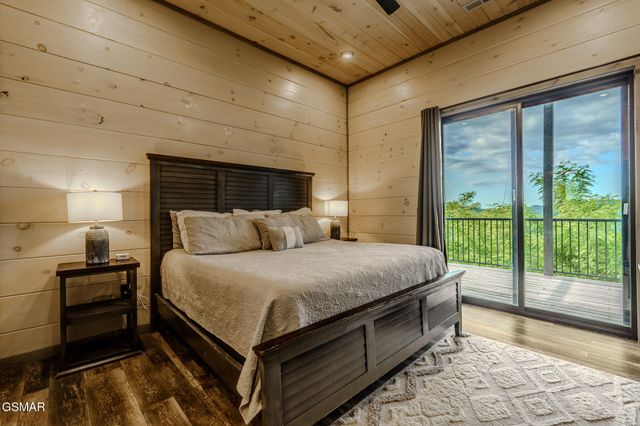 704 Topside Road, Gatlinburg, TN 37738