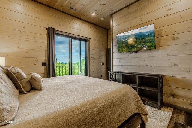 704 Topside Road, Gatlinburg, TN 37738