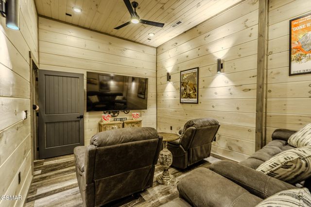 704 Topside Road, Gatlinburg, TN 37738