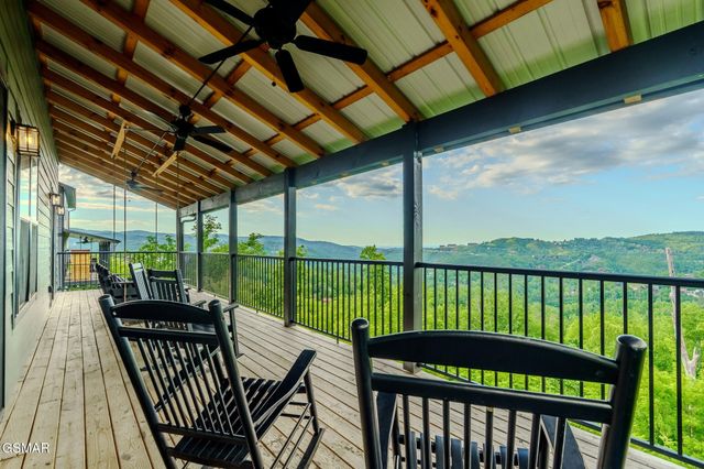 704 Topside Road, Gatlinburg, TN 37738