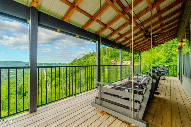 704 Topside Road, Gatlinburg, TN 37738
